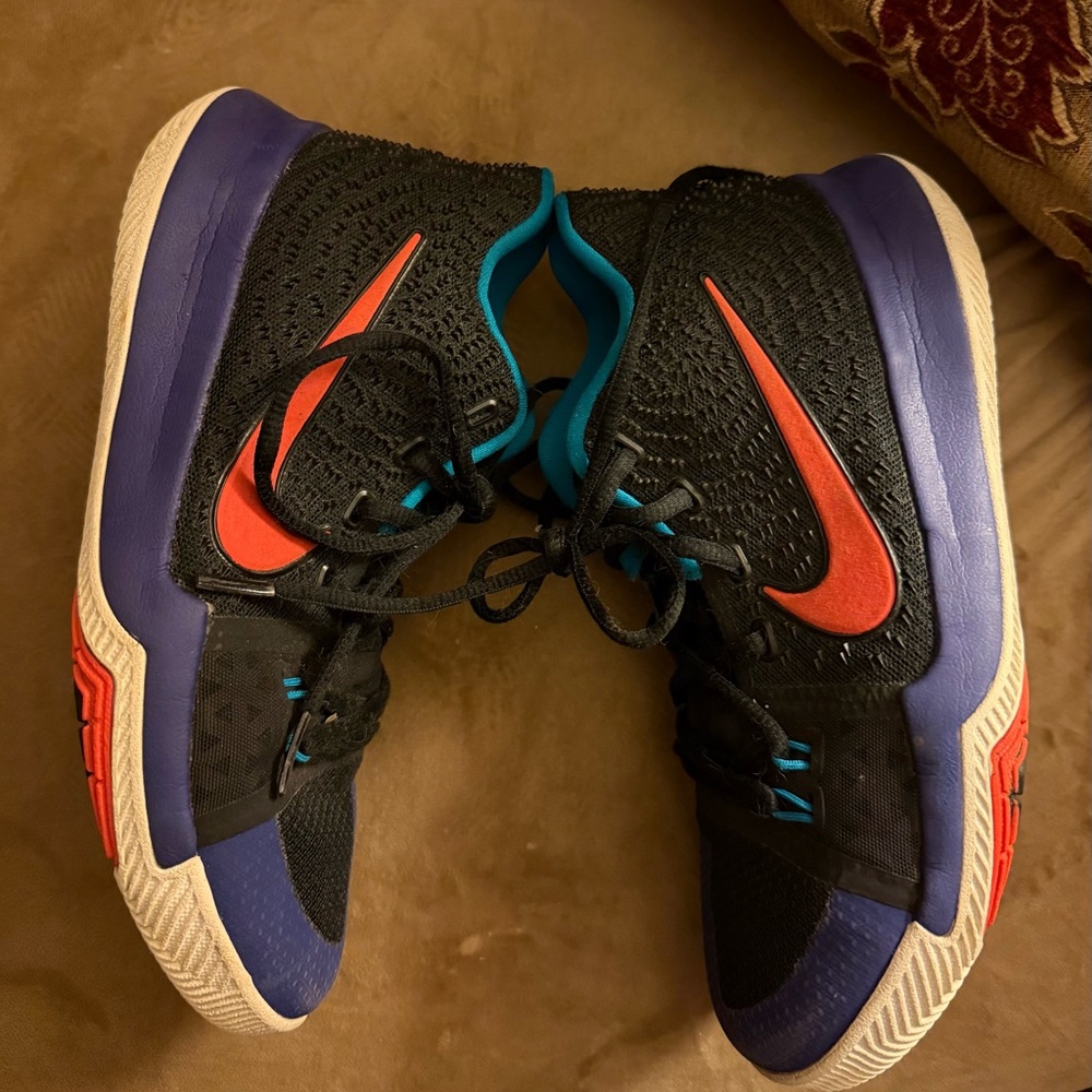 3/$15 Nike Youth Kyrie 3 Kyrache Black and Blue Athletic Shoes - Size 5.5 - Picture 7 of 7